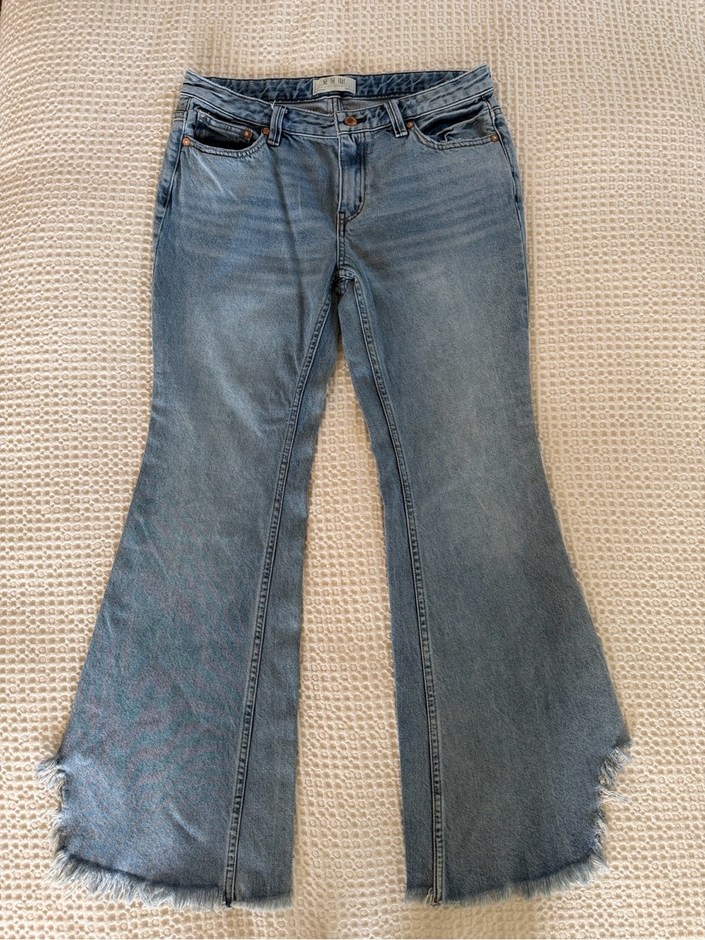 We The Free Raw Hem Flare Jeans Light Wash Size 28 - Picture 2 of 14